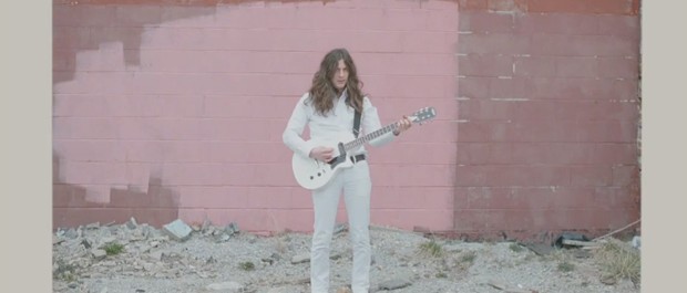 [CLIP] Kurt Vile – Never Run Away