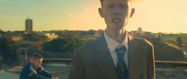 [CLIP] King Krule – Easy Easy