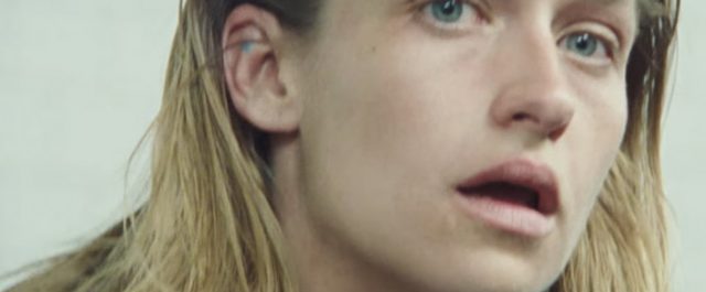 [CLIP] Alex Cameron ft. Angel Olsen - Stranger’s Kiss